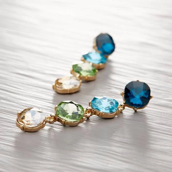 Kolczyki wiszące z niebieskimi i zielonymi kryształami. MORSKI KRAJOBRAZ