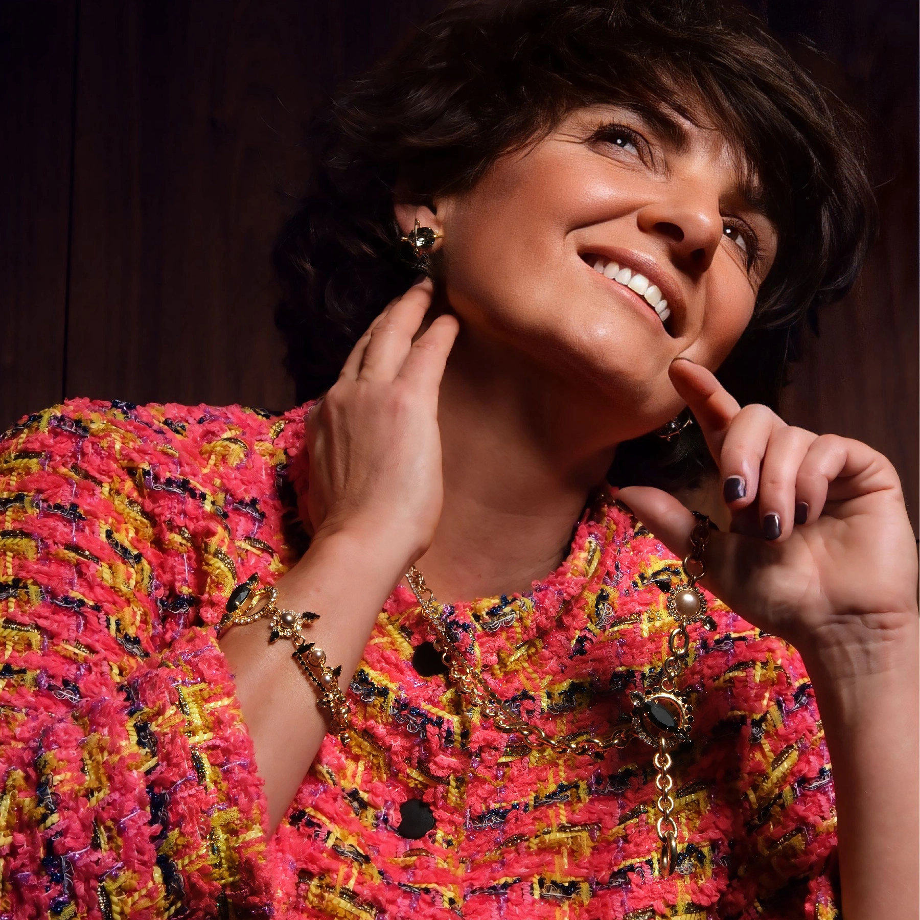 Bransoletka ze złotymi perłami i kryształami w bieli i czerni. ODYSEJA KOSMICZNA