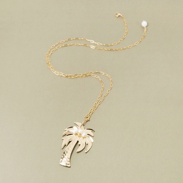 Długi pozłacany naszyjnik z zawieszką w formie palmy. PERŁY NA PALMIE