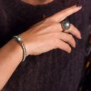 Złocony pierścionek z perłą, kryształkami i łańcuszkami. ŚWIT W UMBRII