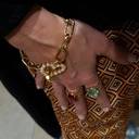 Regulowany pierścionek z dużym bordowym oczkiem. WIOSNĄ SOCZYŚCIE