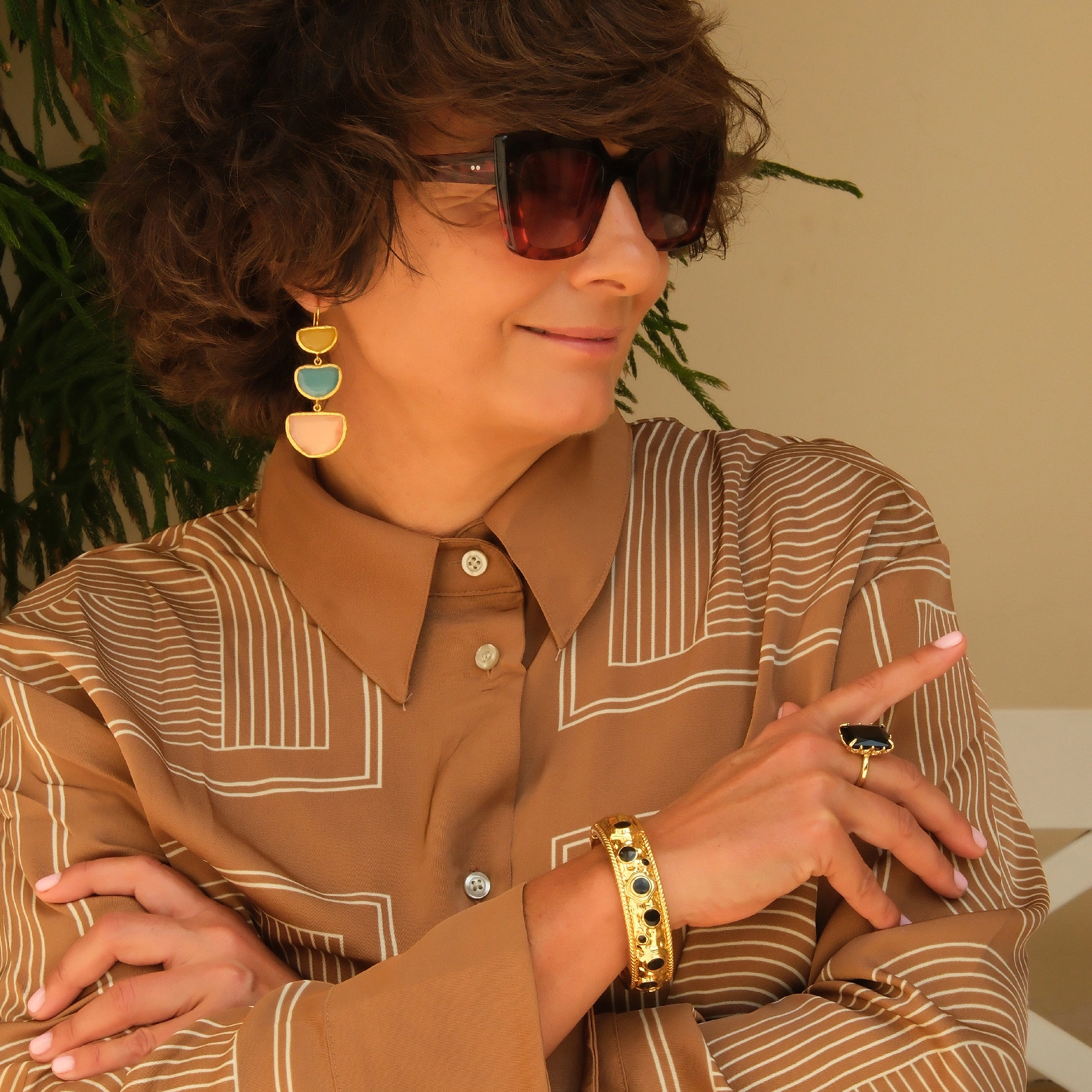 Pozłacane kolczyki wiszące z kolorowymi kryształami. TRZY ŻYCZENIA