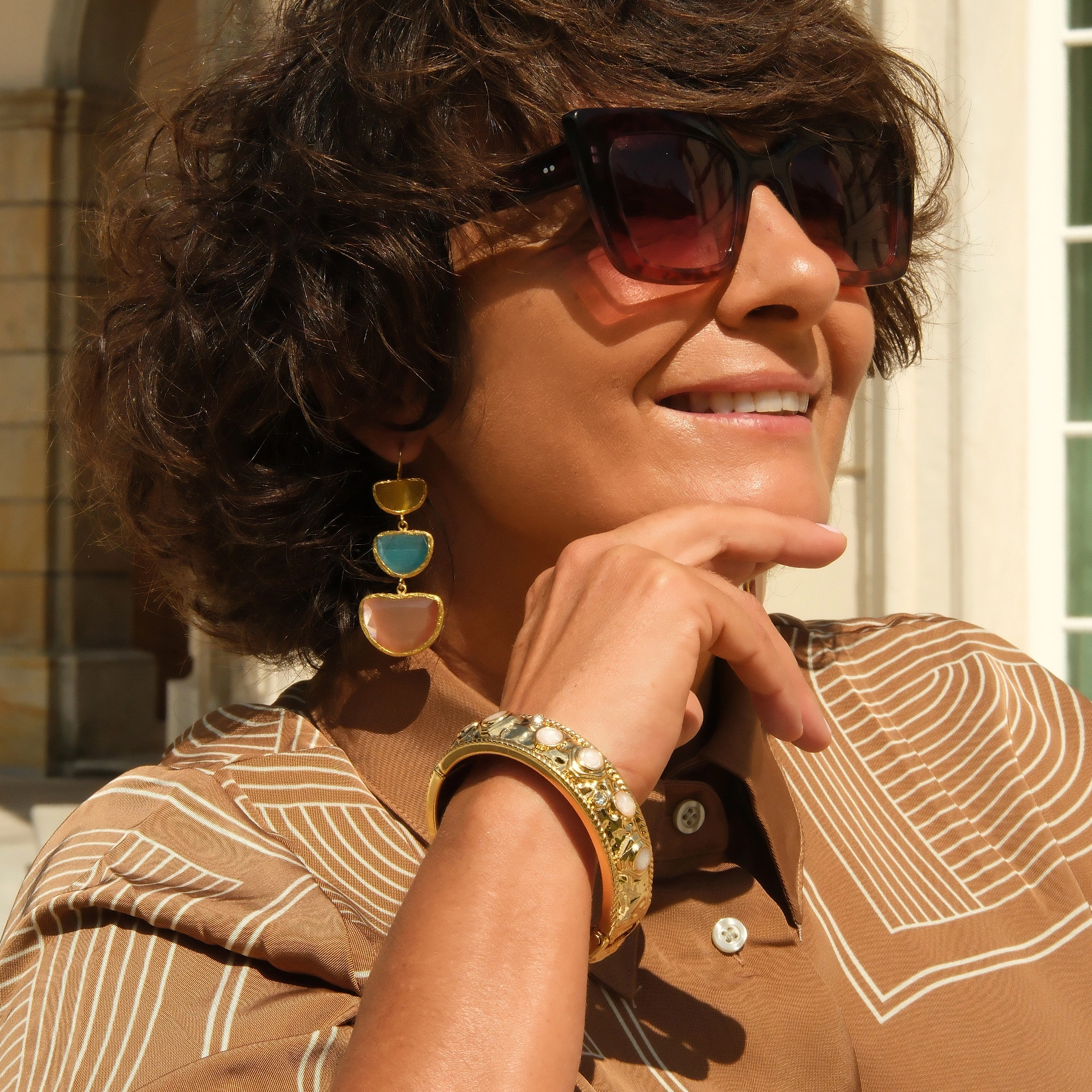 Pozłacane kolczyki wiszące z kolorowymi kryształami. TRZY ŻYCZENIA