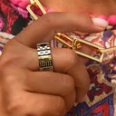 Krótki naszyjnik łańcuch z prostokątnymi ogniwami. KADRY POWIETRZA