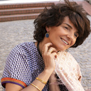 CON AGRADECIMIENTO. Un anillo delicado con bolas blancas.