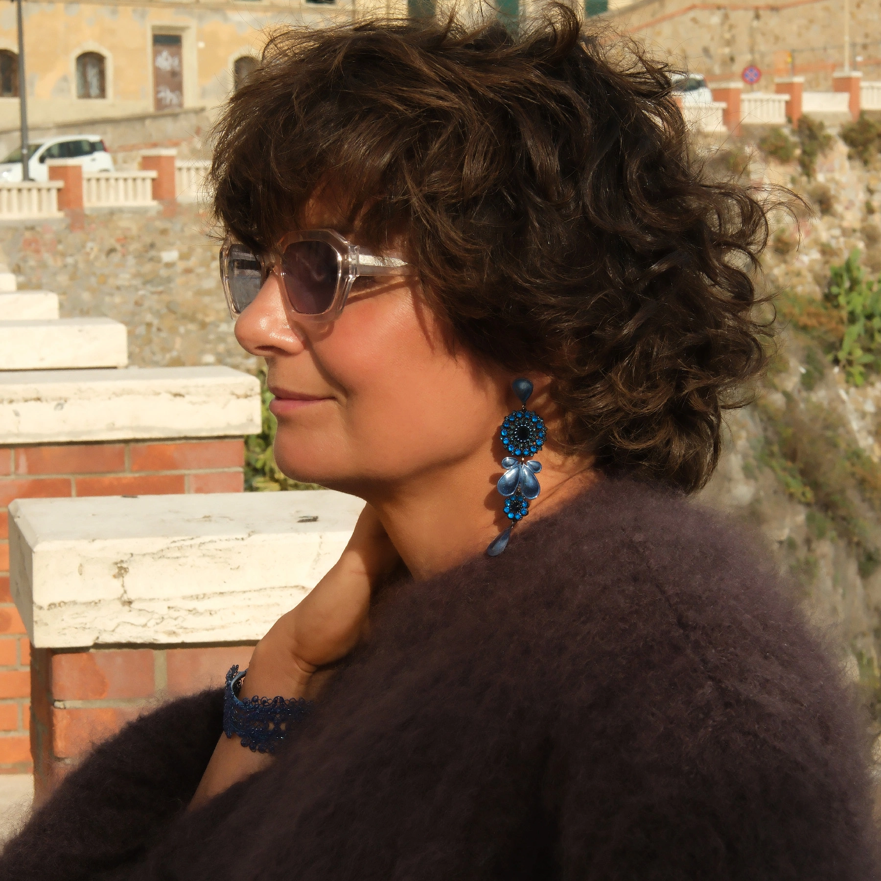 Kolczyki rozety z kobaltowych kryształów i kropli. LUNA SUL CANALE