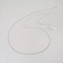 Srebrny naszyjnik z cienkiego łańcuszka z koralikami. POLICZALNE MARZENIA