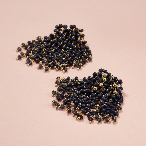 Złocone kolczyki wiszące z jagodowymi koralikami. CZARNE JAGODY