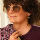 Złocony pierścionek z kwiatami z perłami i kryształkami. JEDEN ZA WSZYSTKIE