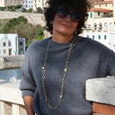 Złocony naszyjnik na łańcuchu z trzema dekorami i perłami. PODRÓŻ BEZ PLANU