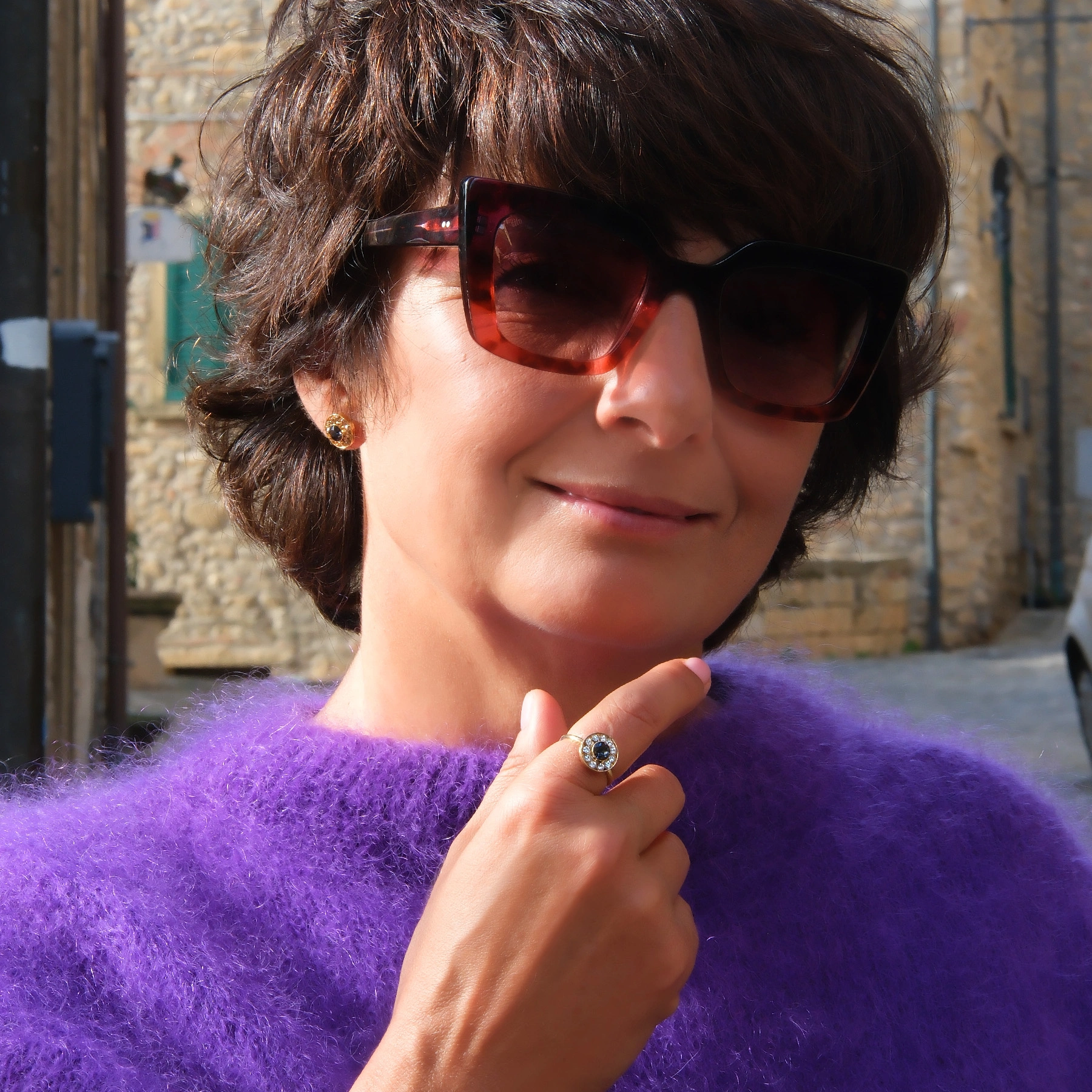 Złocone kolczyki z kryształami w tonach montana i szampana. ZŁOTE ŚWIATŁO