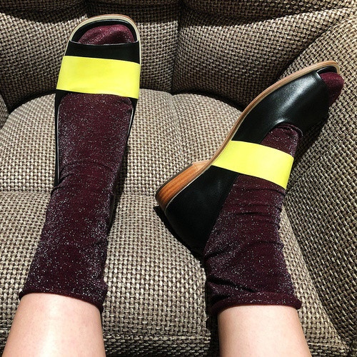 Czerń, klasa, energia. Baleriny z odkrytymi palcami r. 39