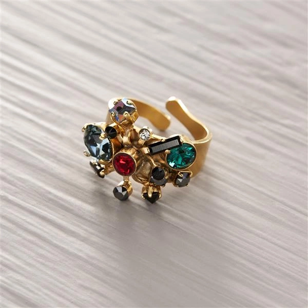 Pozłacany pierścionek z kolorowymi kryształkami. MOJE WIECZORY
