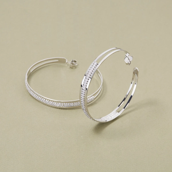 Posrebrzane kolczyki koła o ażurowej konstrukcji. W PROSTOCIE SIŁA