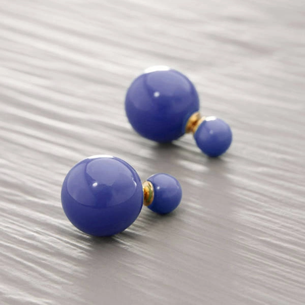 Dwustronne kolczyki z dwóch chabrowych kulek. PO POŁUDNIU