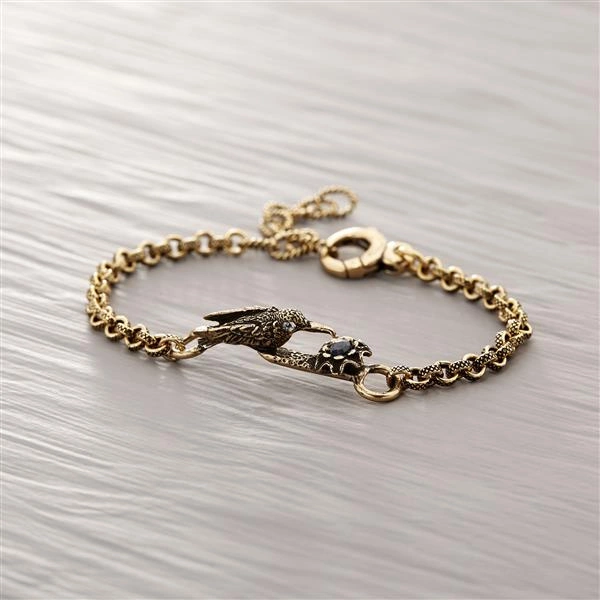 Bransoletka na łańcuszku z kolibrem i małym szafirem. SYMBOL SŁOŃCA