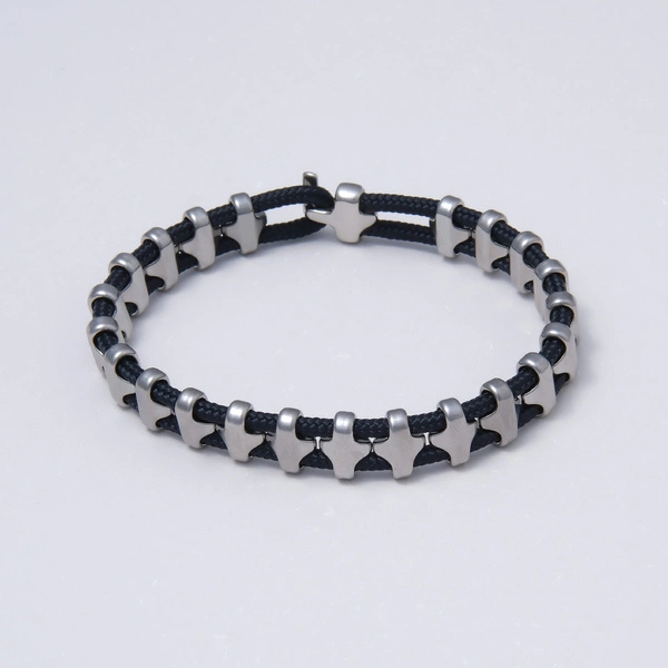 Bransoletka męska z czarnej liny żeglarskiej w pancerzu. MĘSKI ŚWIAT