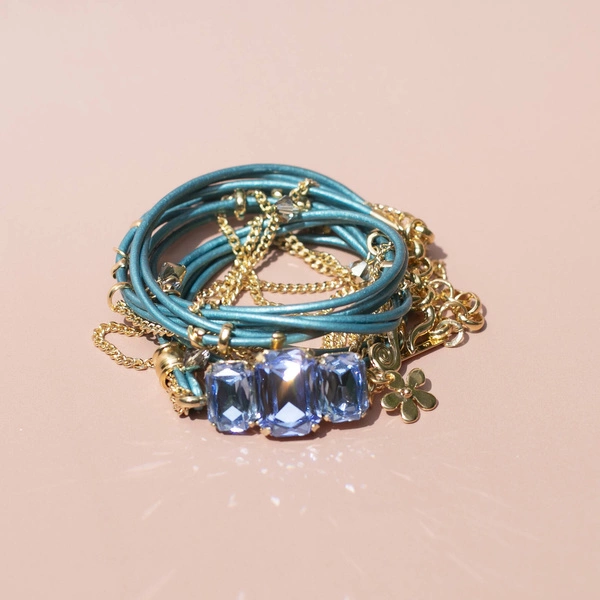 Bransoletka z turkusowego rzemyka z kryształami. TĘTNO TEL AWIWU