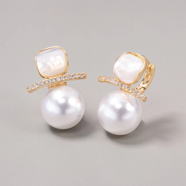 Pozłacane kolczyki z perłą, masą perłową i cyrkoniami. KROPLE MGŁY