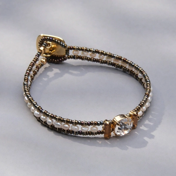 Złocona bransoletka z perłami i przezroczystym kryształem. ENERGIA MIASTA