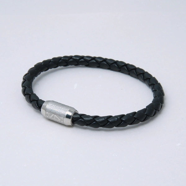 Bransoletka z plecionki z grawerowanym zapięciem. KLASYKA GATUNKU