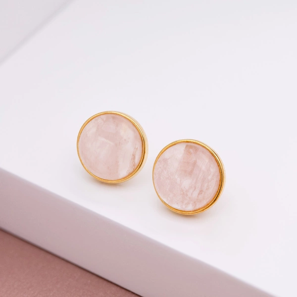 Złocone kolczyki półkule z różowym kwarcem. KAMIEŃ MIŁOŚCI