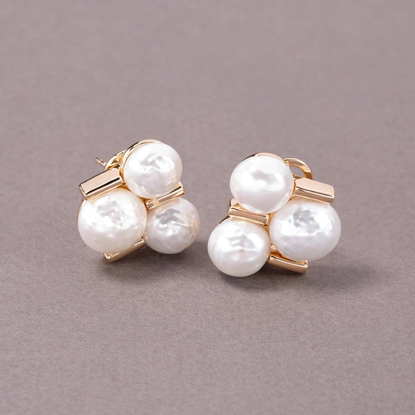 Pozłacane kolczyki z trzema szklanymi perłami Majorka. PERŁOWE NASTROJE