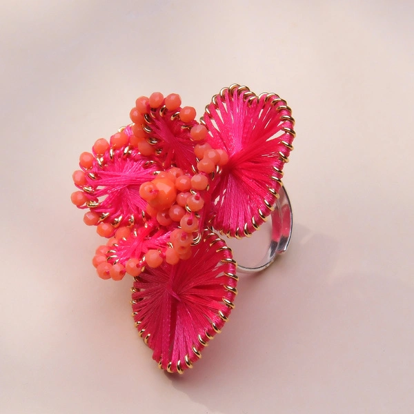 Pierścionek w kształcie różowych astrów z koralikami. FLAMENCO ROSA