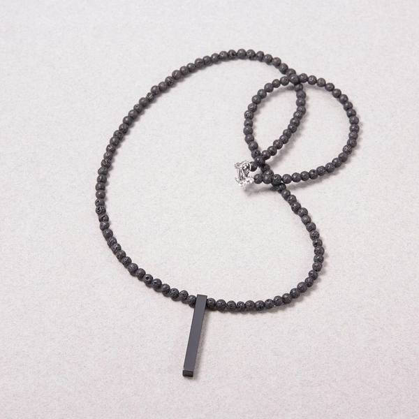 Męski naszyjnik z lawy z zawieszką do personalizacji. EKSPLOZJA