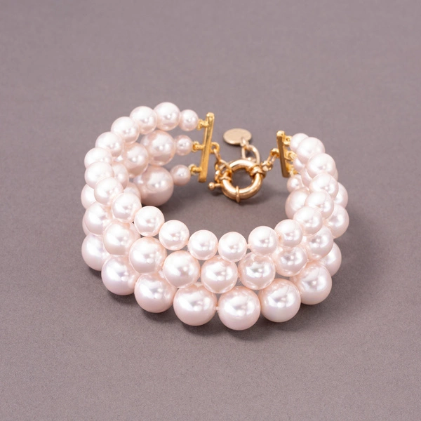 Trzyrzędowa bransoletka ze szklanych pereł w różu. TWOJA TWIERDZA 