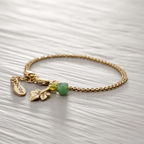 Bransoletka łańcuch z listkiem i zielonymi koralikami. PAŹDZIERNIK