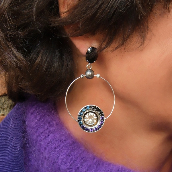 Srebrzone kolczyki koła z kolorowymi kryształkami. ŚWIETLISTY KRĄG