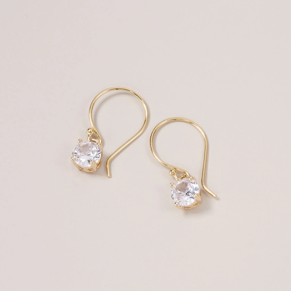 Drobne wiszące kolczyki z jasnymi kryształkami. CRYSTAL