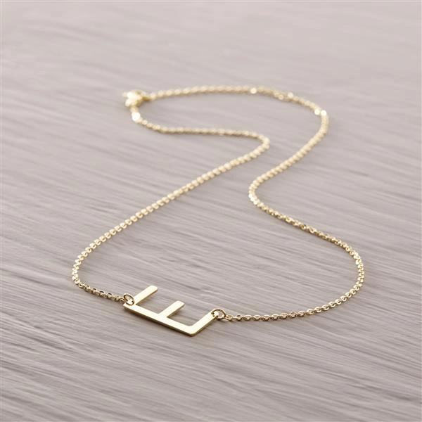 Złoty wisiorek na łańcuszku z zawieszką z literką E. E - ELITKA