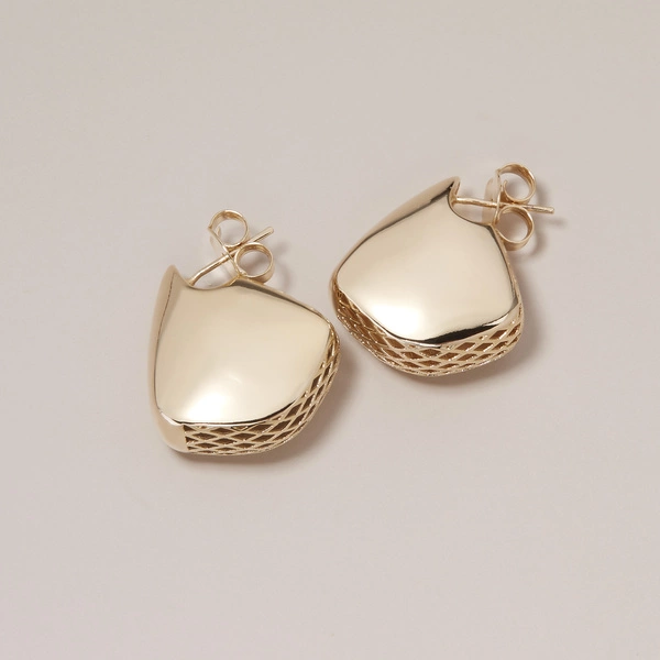 Drobne pozłacane kolczyki z ozdobną ażurową kratką. MAŁA PRZYJEMNOŚĆ