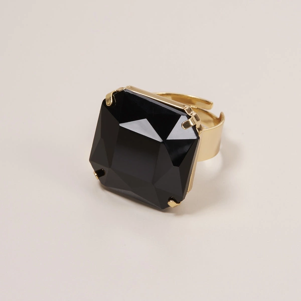 Pozłacany pierścionek z okazałym czarnym kryształem. MIDAS