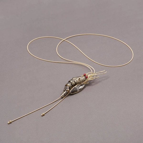 Naszyjnik na żmijkach z krewetką i szarym kryształem. KRÓLOWA MÓRZ