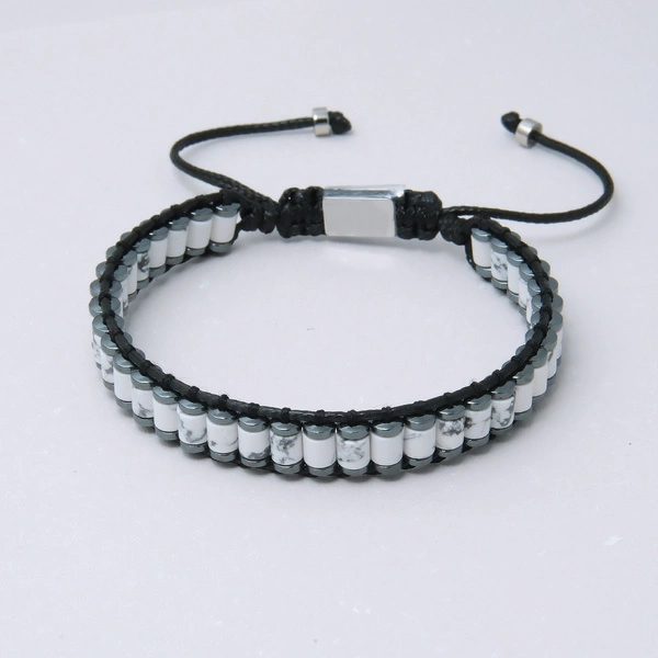 Bransoletka z kamieni Howlite i dysków z hematytu. APACZ