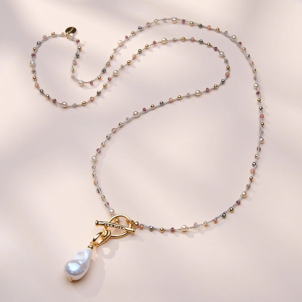 Długi złocony naszyjnik na lince z barokową perłą. SANT PERE PESCADOR