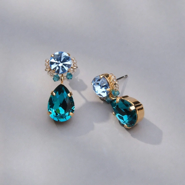 Niebieskie kolczyki wiszące, krótkie z kryształową łezką. SUMMER