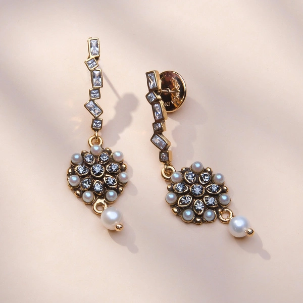 Kolczyki wiszące z perłami i kryształami Swarovskiego. GRETA GARBO