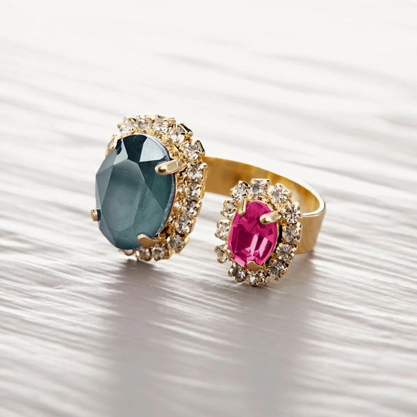 Elegancki pierścionek z szarym i różowym kryształkiem. MALINOWE SNY