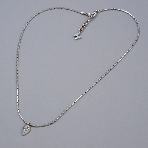 Srebrny naszyjnik z zawieszką odwróconą łezką. SREBRNA RAPSODIA