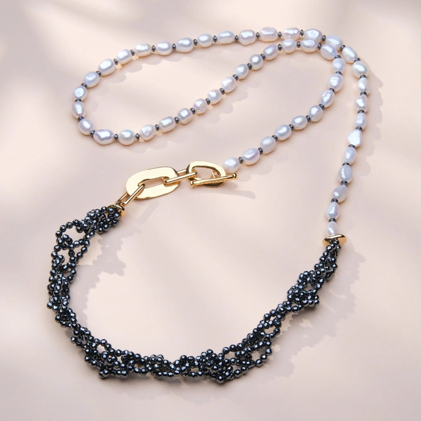 Długi elegancki naszyjnik z pereł i hematytów. SA RIERA
