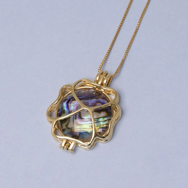 Złocony wisiorek z koniczyną i 4 wymiennymi muszelkami. CZTERY KOLORY W TALII