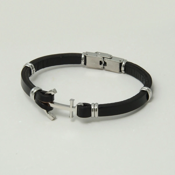 Męska bransoletka ze skóry ze stalowymi elementami. NIEPOKONANY