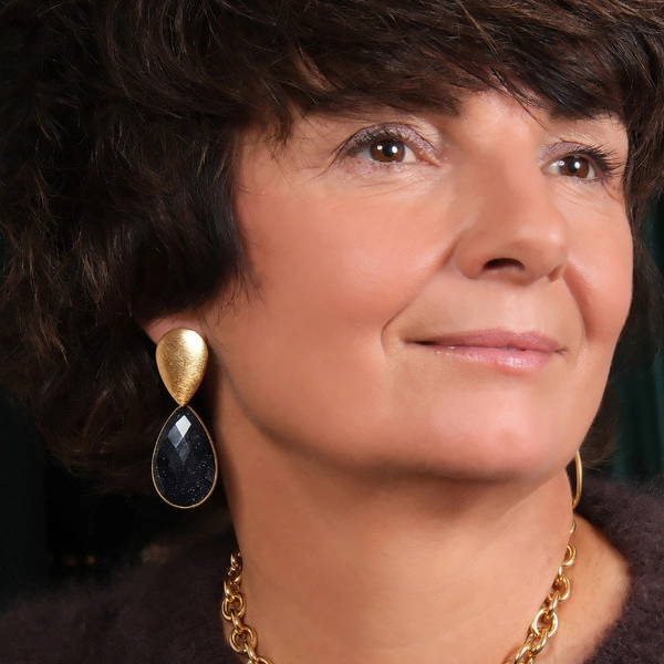 Złocone kolczyki z zawieszką kroplą z czarnego kwarcu. KROPLA NOCY