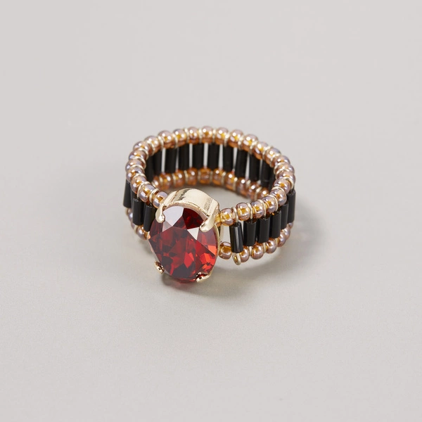 Pozłacany pierścionek z koralików z kryształem.  WISIENKA NA TORCIE