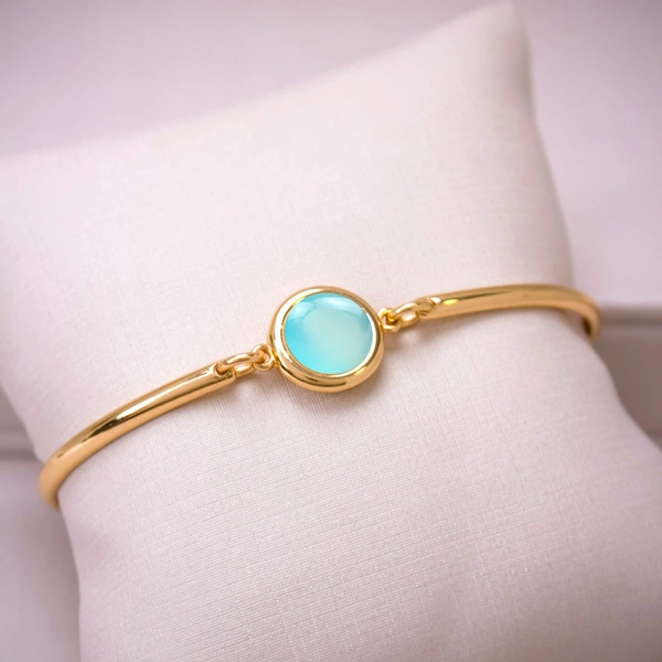Złocona bransoletka z dekorem z błękitnym agatem. OCEAN SPOKOJU