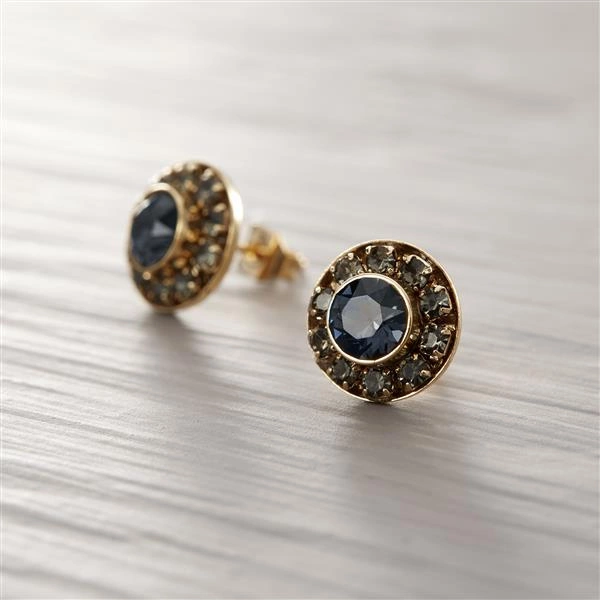 Małe okrągłe kolczyki z dekorem z kryształkami. MAŁE JEST PIĘKNE